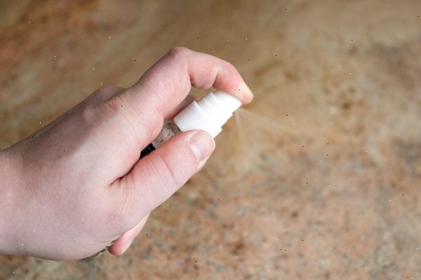 Hvordan å forsegle granitt benkeplater. Utfør papirhåndkle test for å finne ut om granitt må være forseglet.
