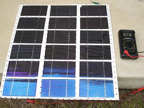 Hvordan bygge et solcellepanel. Forbered alle materialer som trengs for å ha en jevn arbeidsprosessen.