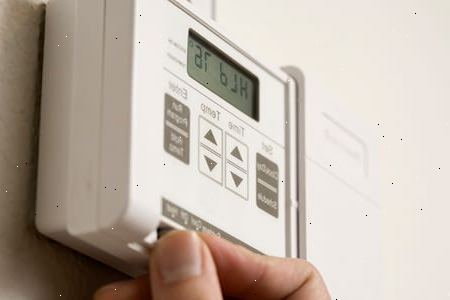 Hvordan erstatte en termostat. Kjøpe en ny termostat som vil jobbe med systemet.
