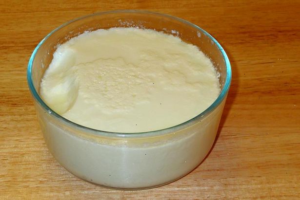 Hvordan lage yoghurt. Varm melken til 185 º f (85 º C).