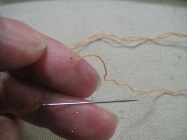 Hvordan træ en nål og knyt en knute. Velg riktig nål for tråden din.