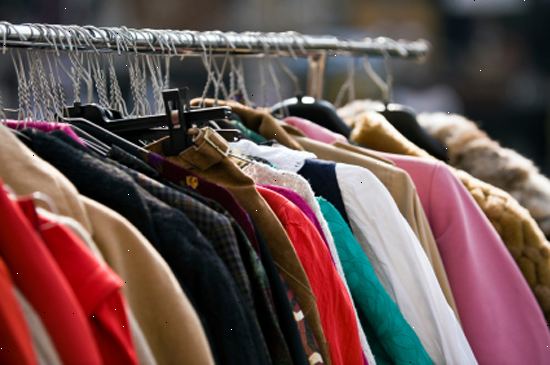 Hvordan å selge brukte klær. Forskning de brukte klær butikker i ditt område.