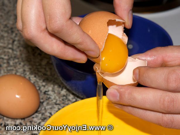 Hvordan å skille et egg. Kjøpe ferske egg hvis du kan.