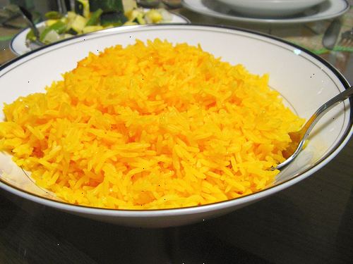 Hvordan lage gul ris. Samle ingredienser (det er nyttig å måle dem først).