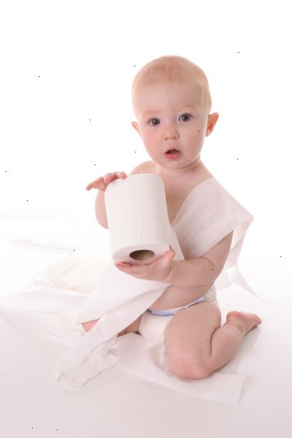 Hvordan potte trene barnet ditt. Ikke bli for ivrig etter å få den lille ut av bleier / bleier.