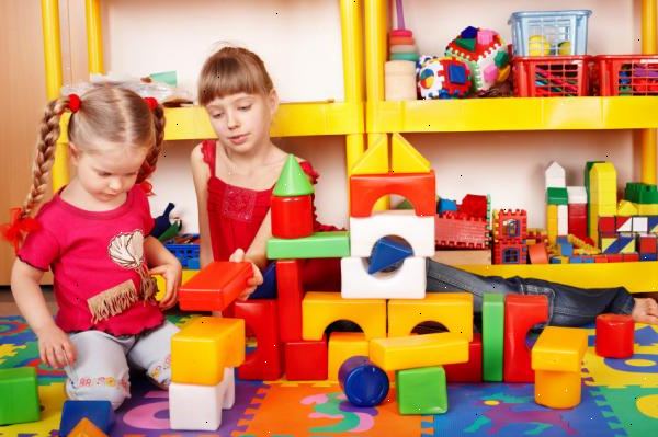 Hvordan velge leker for autistiske barn. Se etter leker som stimulerer sansene sine.
