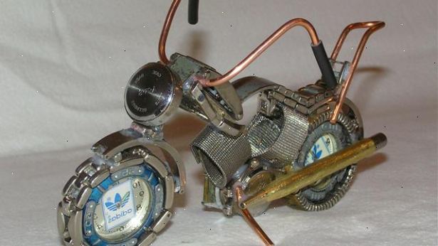 Hvordan lage en motorsykkel ut av gamle klokker. Gjør bensin / gass tank.