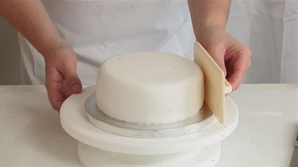 Hvordan fondant en kake. Tømme en stor, glatt underlag.
