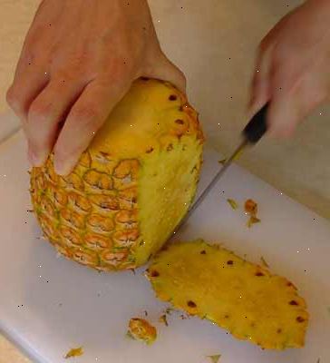 Hvordan å kutte en ananas. Velg en god kvalitet ananas.