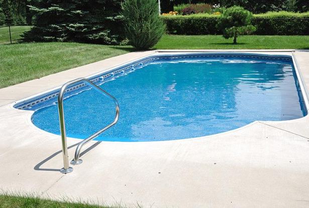Hvordan å drastisk redusere kostnadene for å varme opp svømmebassenget. Spare energi ved bruk av et basseng solenergi dekke.